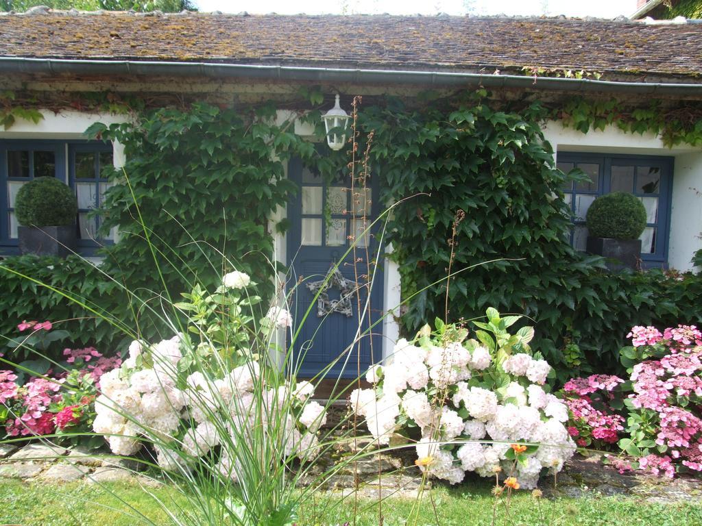 Les Glycines Bed & Breakfast อูริ ภายนอก รูปภาพ
