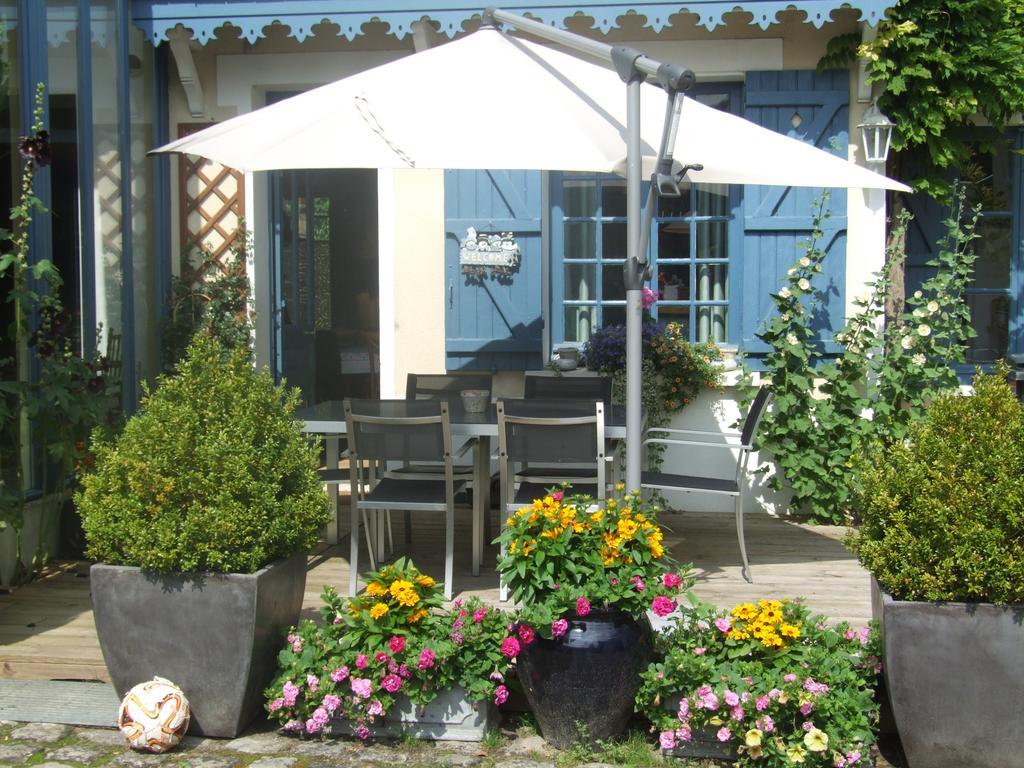 Les Glycines Bed & Breakfast อูริ ภายนอก รูปภาพ