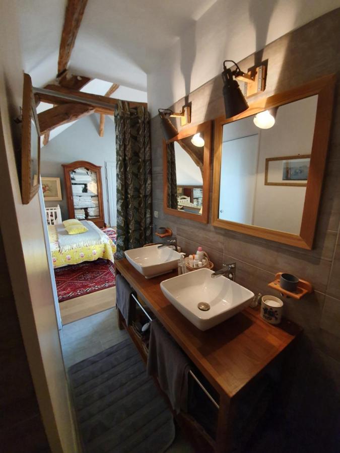 Les Glycines Bed & Breakfast อูริ ภายนอก รูปภาพ