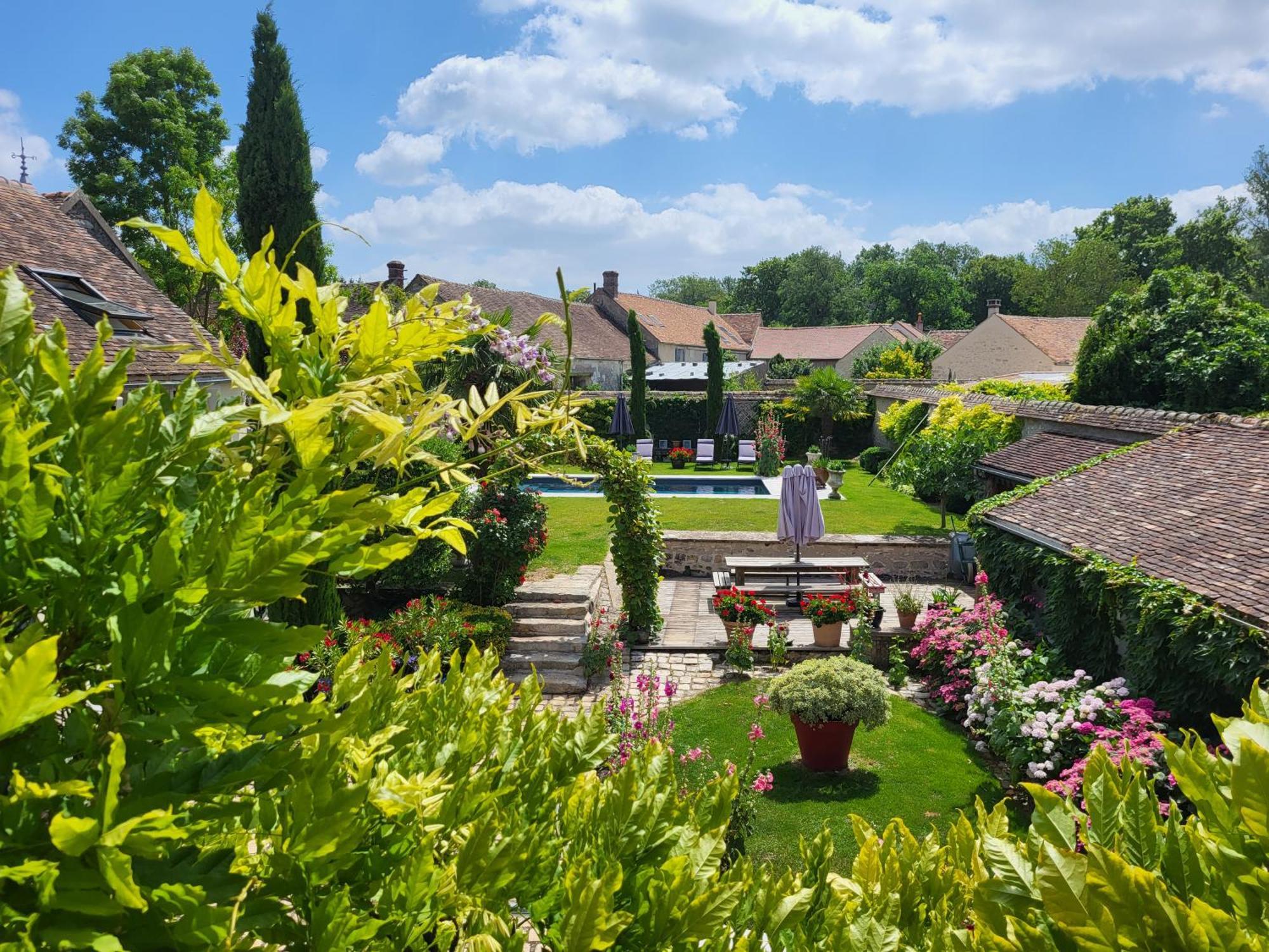Les Glycines Bed & Breakfast อูริ ภายนอก รูปภาพ