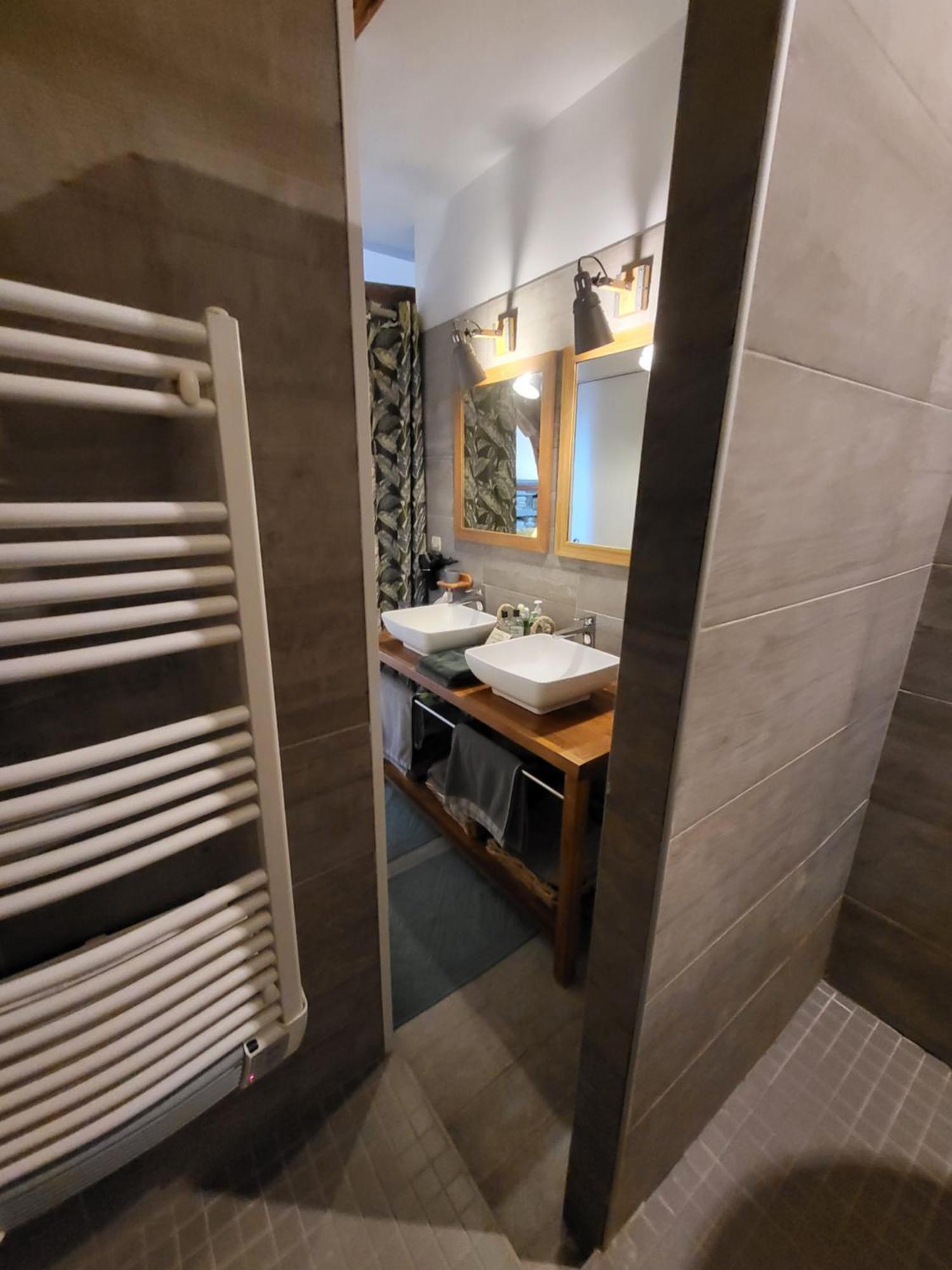 Les Glycines Bed & Breakfast อูริ ภายนอก รูปภาพ