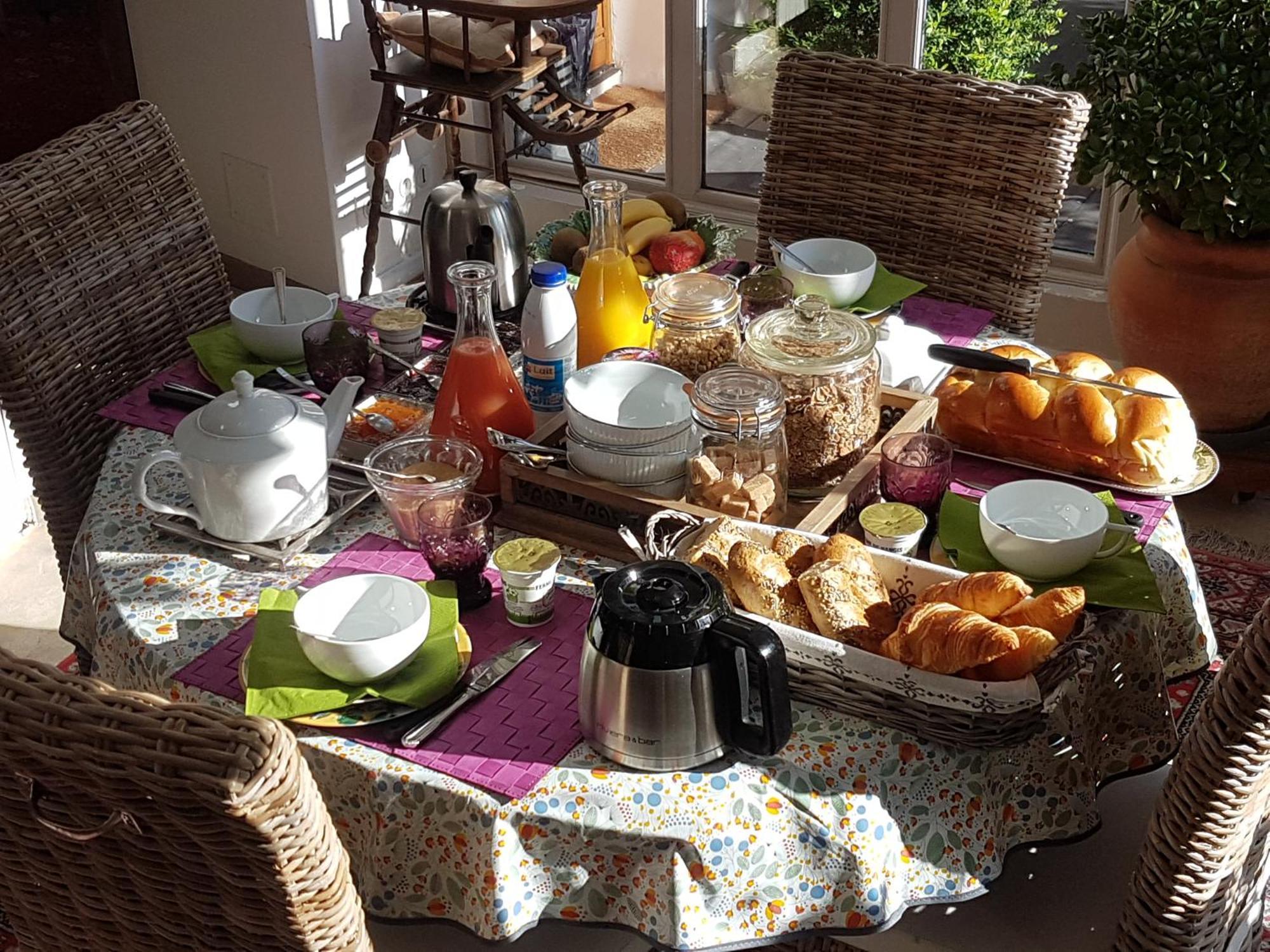 Les Glycines Bed & Breakfast อูริ ภายนอก รูปภาพ